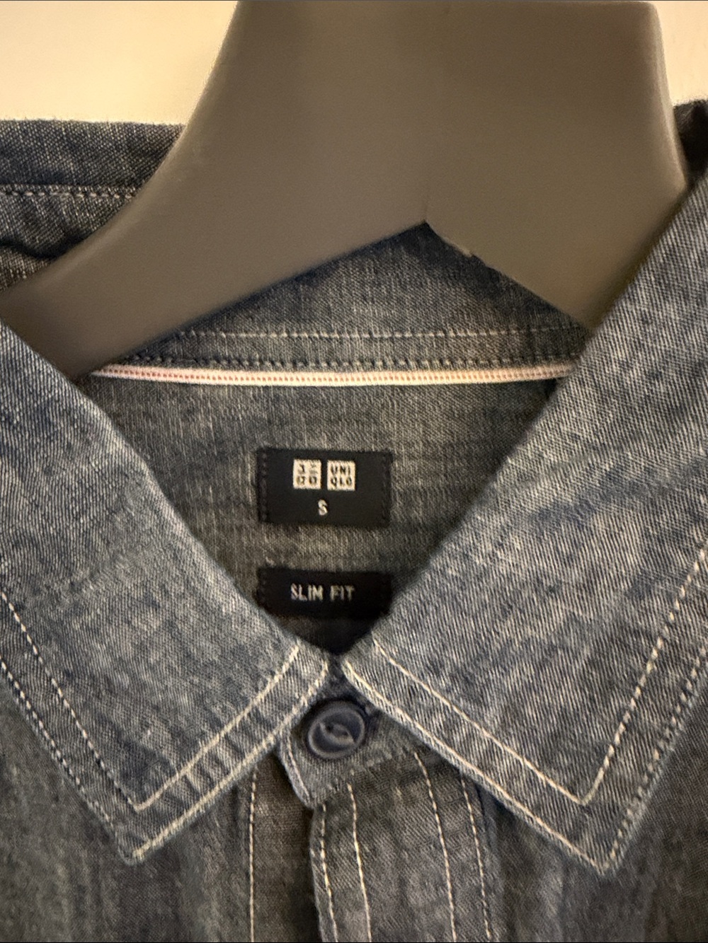 Uniqlo Men's Casual Chambray Button-Up Shirt - Blue slim fit - Picture 3 of 5